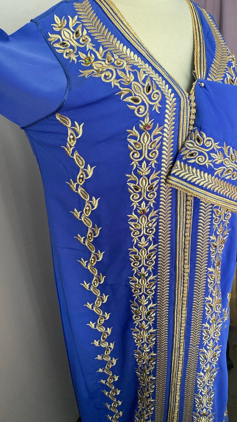 Mooie blauwe caftan met goud borduurwerk - Maat S/M, Blauw, Ophalen of Verzenden, Zo goed als nieuw, Maat 36 (S)