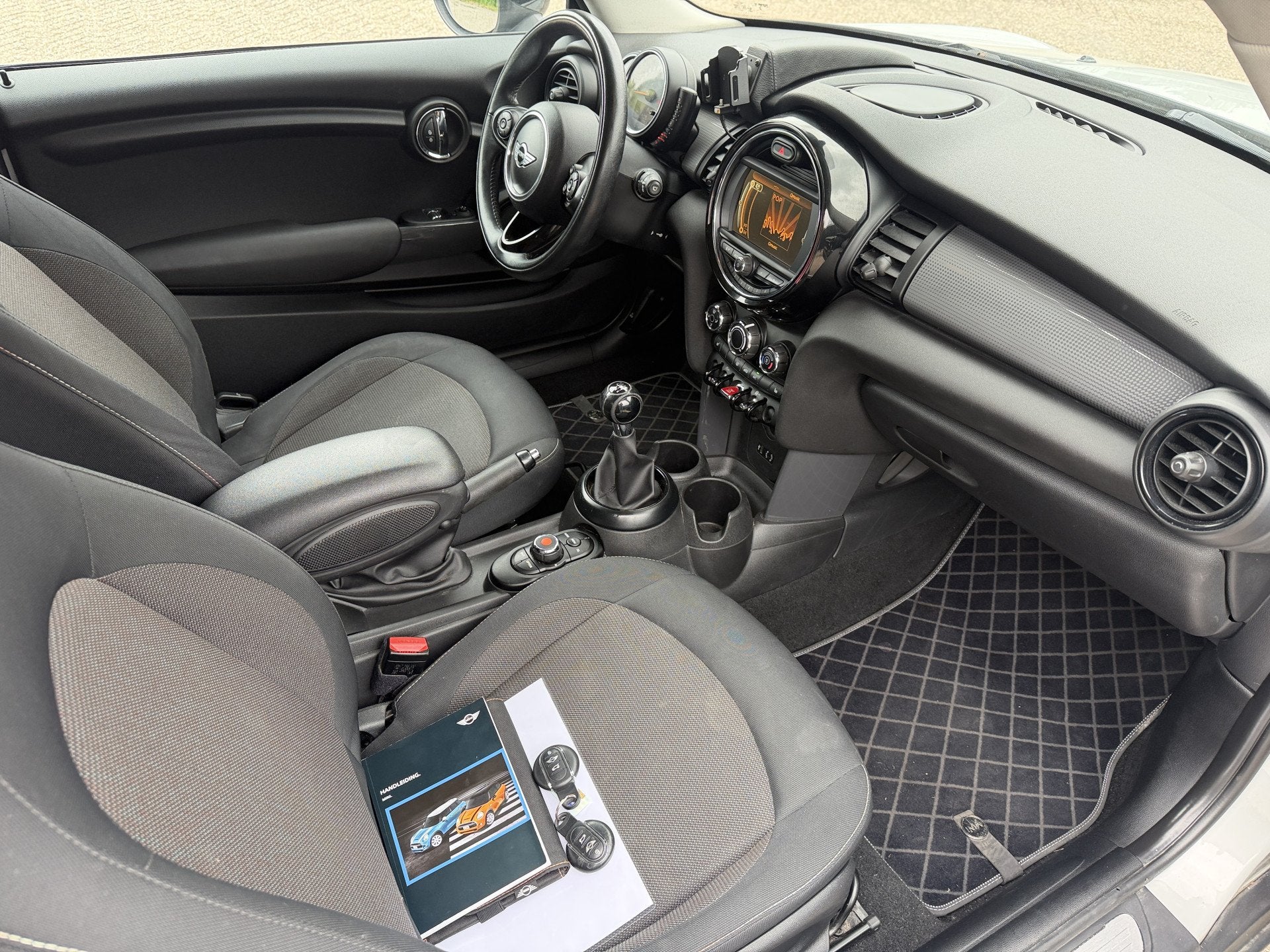 MINI Cooper Mini 1.5 Business Stoelverw/AC/Navi/Cruise, Voorwielaandrijving, Gebruikt, 49 €/maand, Bedrijf