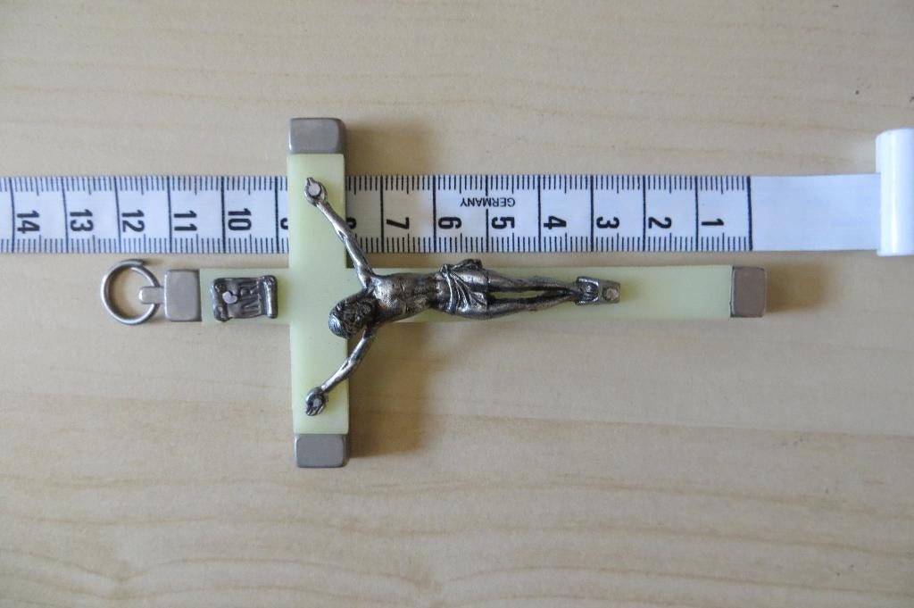 Oud kruis, Italiaans, Uranium houdend materiaal. 11 cm hoog., Antiek en Kunst, Ophalen of Verzenden