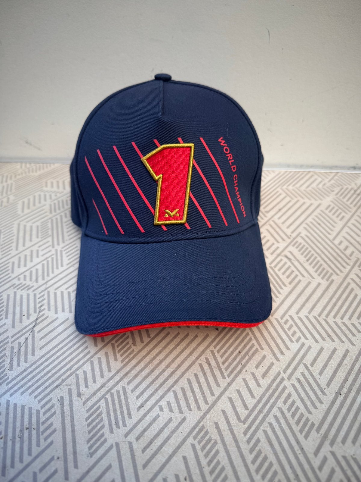 Max Verstappen World Champion Pet - Nieuw, Ophalen of Verzenden, Nieuw, One size fits all, Pet