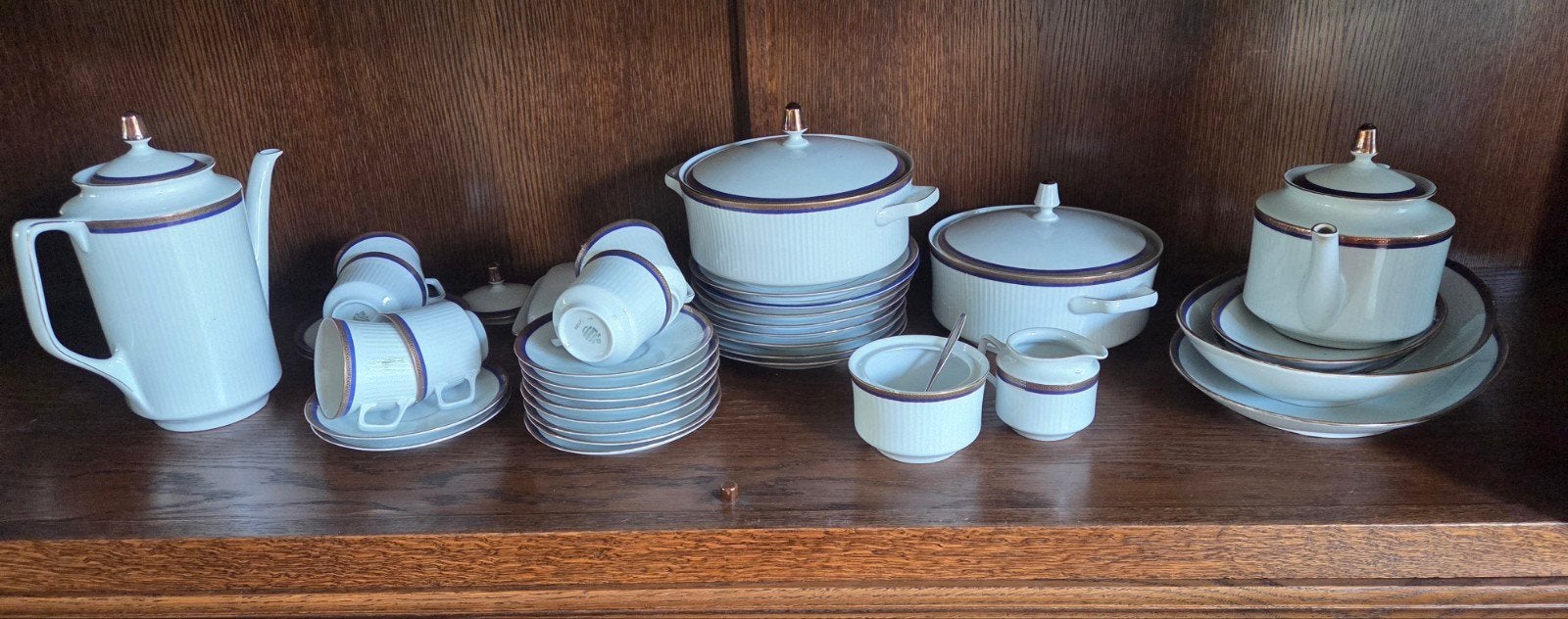 Vintage porseleinen servies - Wit met blauw/gouden rand, Ophalen