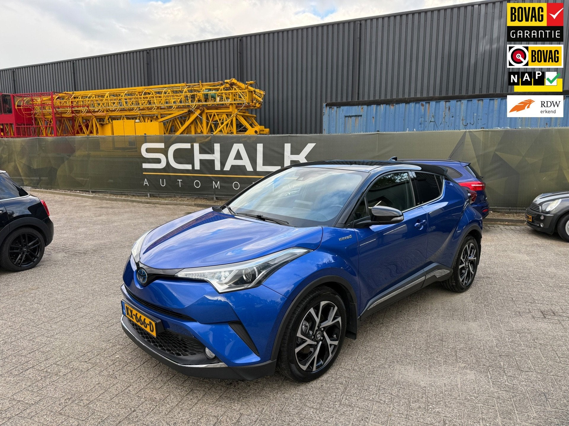 Toyota C-HR 1.8 Hybrid Bi-Tone|NAP|Leder|StoelVerwarming|ACC, Auto's, Dealer onderhouden, 725 kg, 4 cilinders, Blauw
