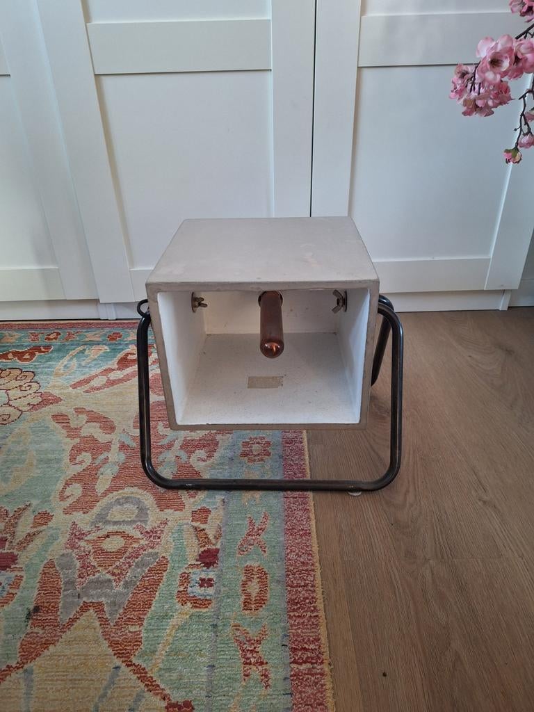 Zuiver Vloerlamp Concrete up beton metaal 45 x 38 x 27, Ophalen, Gebruikt, Rond, Metaal