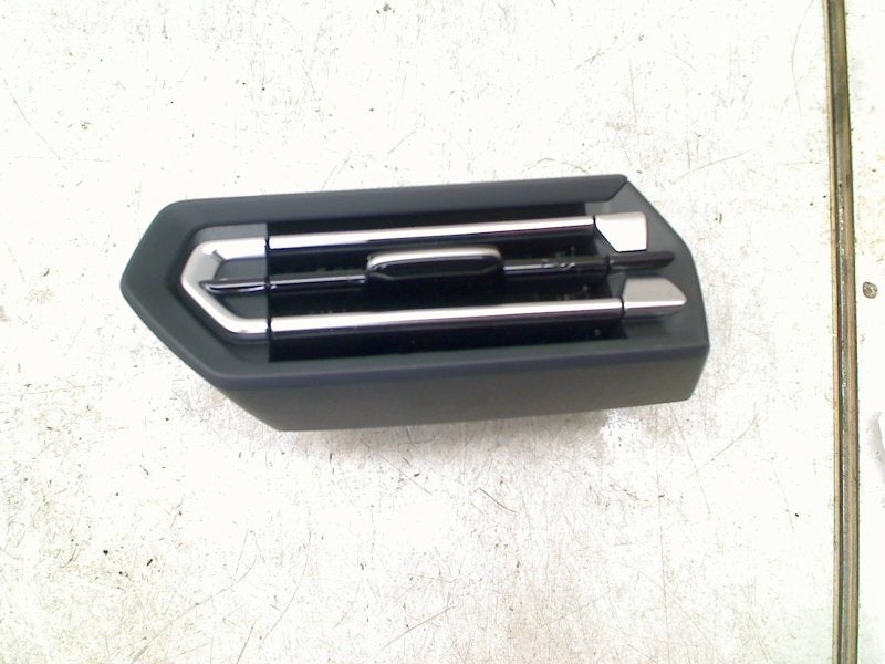 Dashboard Luchtrooster Midden A3 Allstreet (8YJ) 2025, Gebruikt, Auto-Union-Straße  1, Ingolstadt 85057, , Duitsland, Info@audi.de
