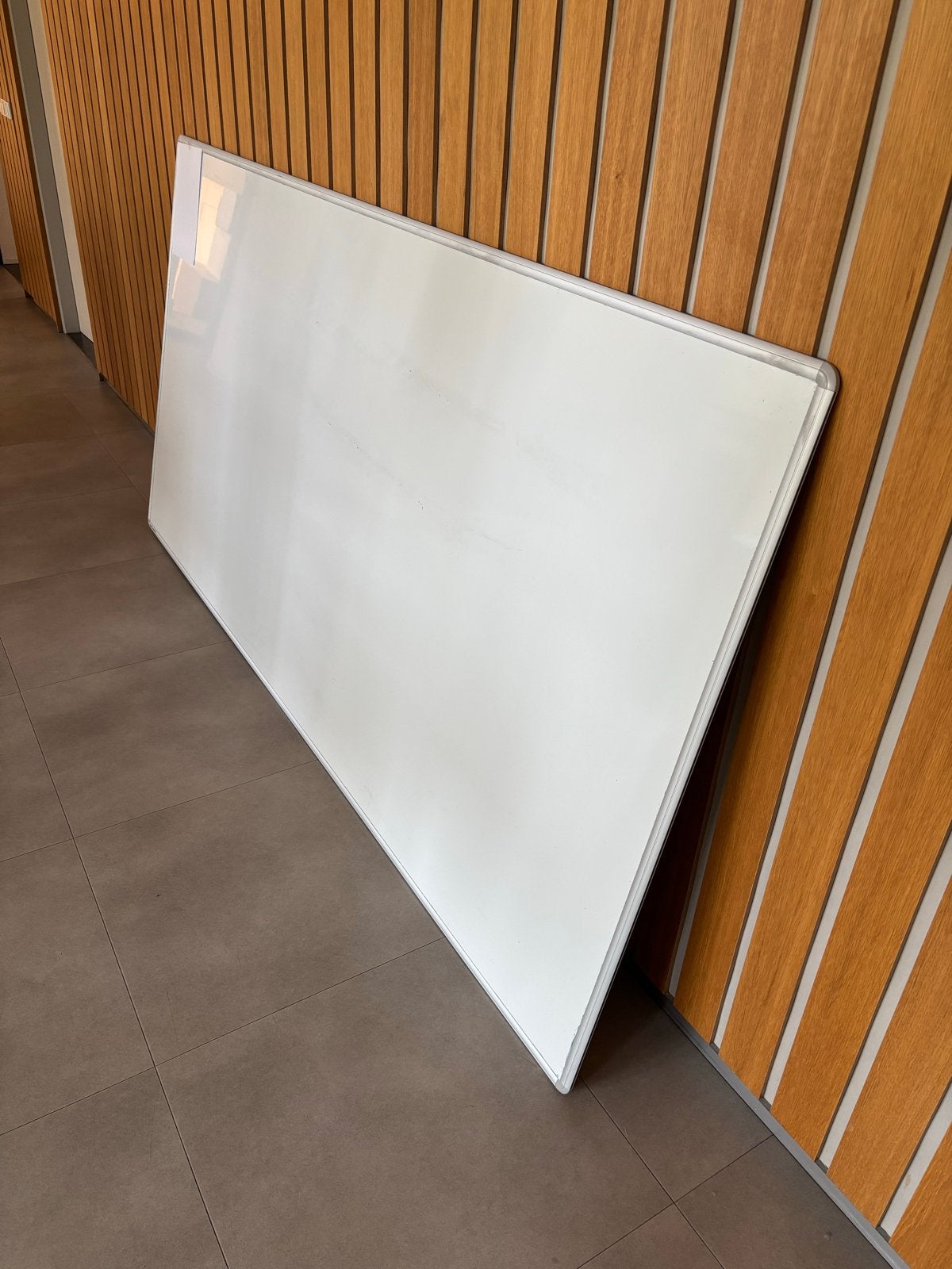 Whiteboard 240x120 cm met fame, Ophalen, Gebruikt