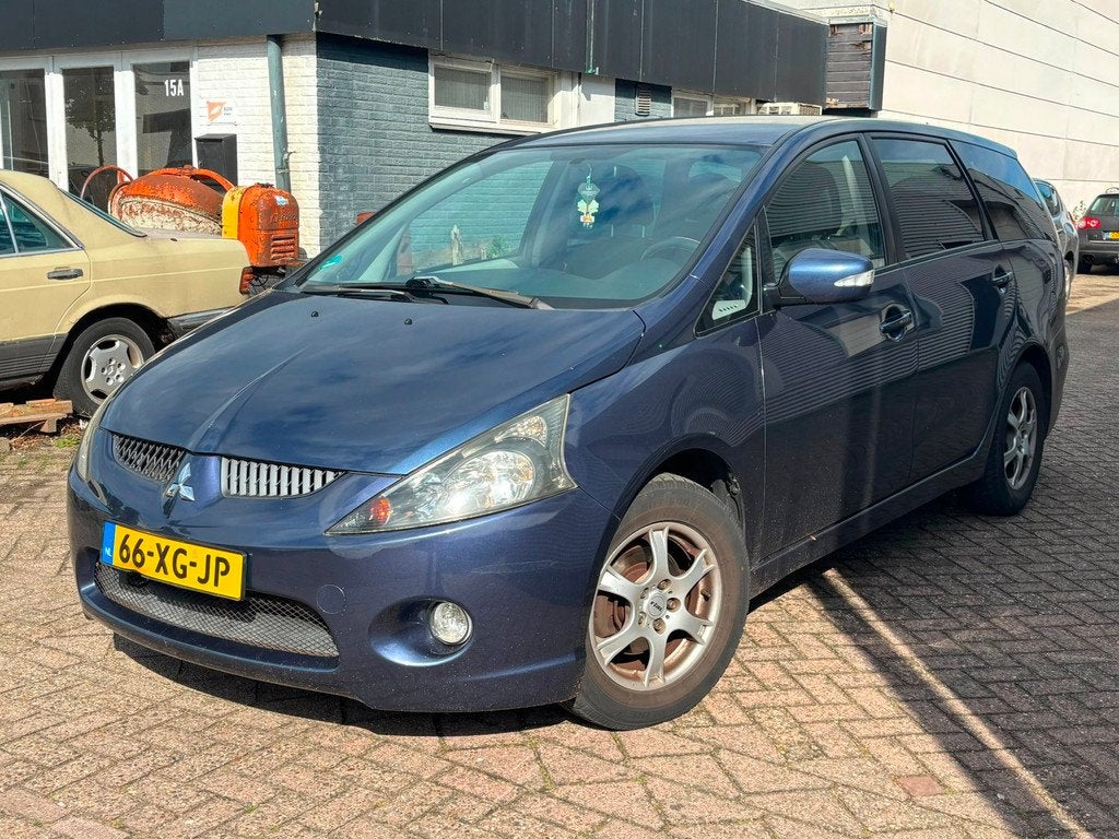Mitsubishi Grandis 2.4-16V Intense / Rijdt perfect / Export, Auto's, Mitsubishi, Blauw, 7 stoelen, Bedrijf, 93 €/maand