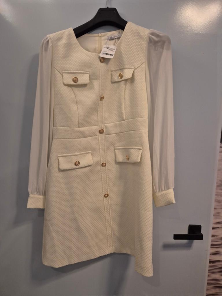 Chique jurk met lange mouwen en gouden knopen, Kleding | Dames, Beige, Maat 42/44 (L), Ophalen of Verzenden, Boven de knie