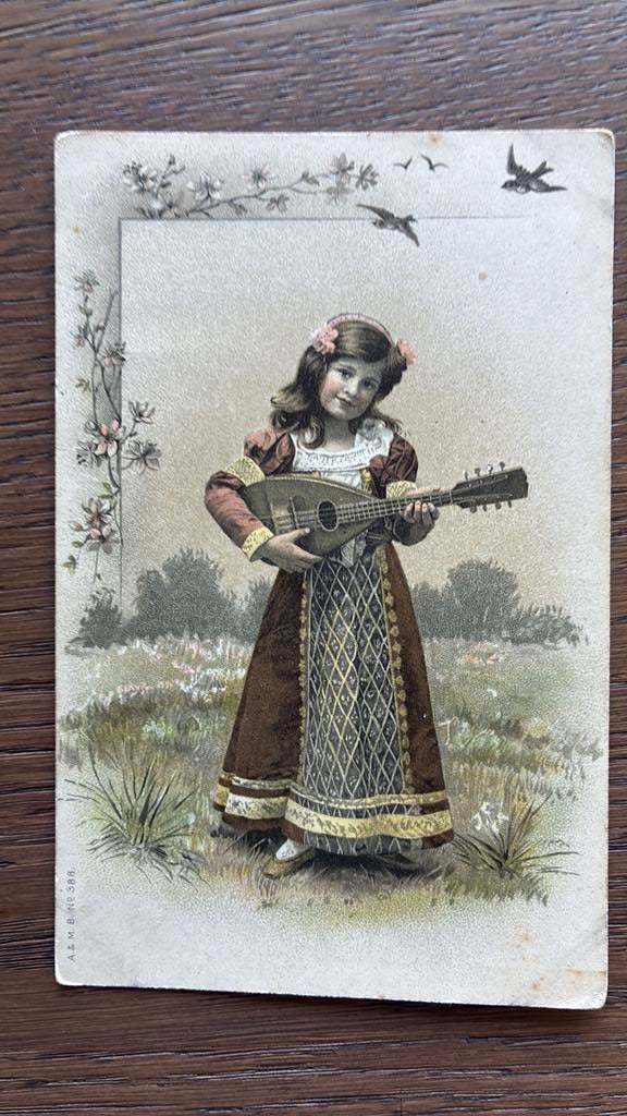 Meisje bespeelt instrument in de buitenlucht. Mooi getekend, Ophalen of Verzenden, Voor 1920, Ongelopen, Kinderen
