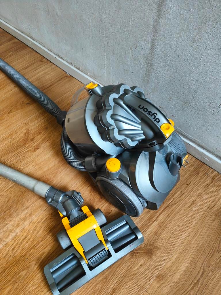 dyson stofzuiger zonder zak 1400W, Witgoed en Apparatuur, Stofzuigers, Ophalen of Verzenden, Zo goed als nieuw