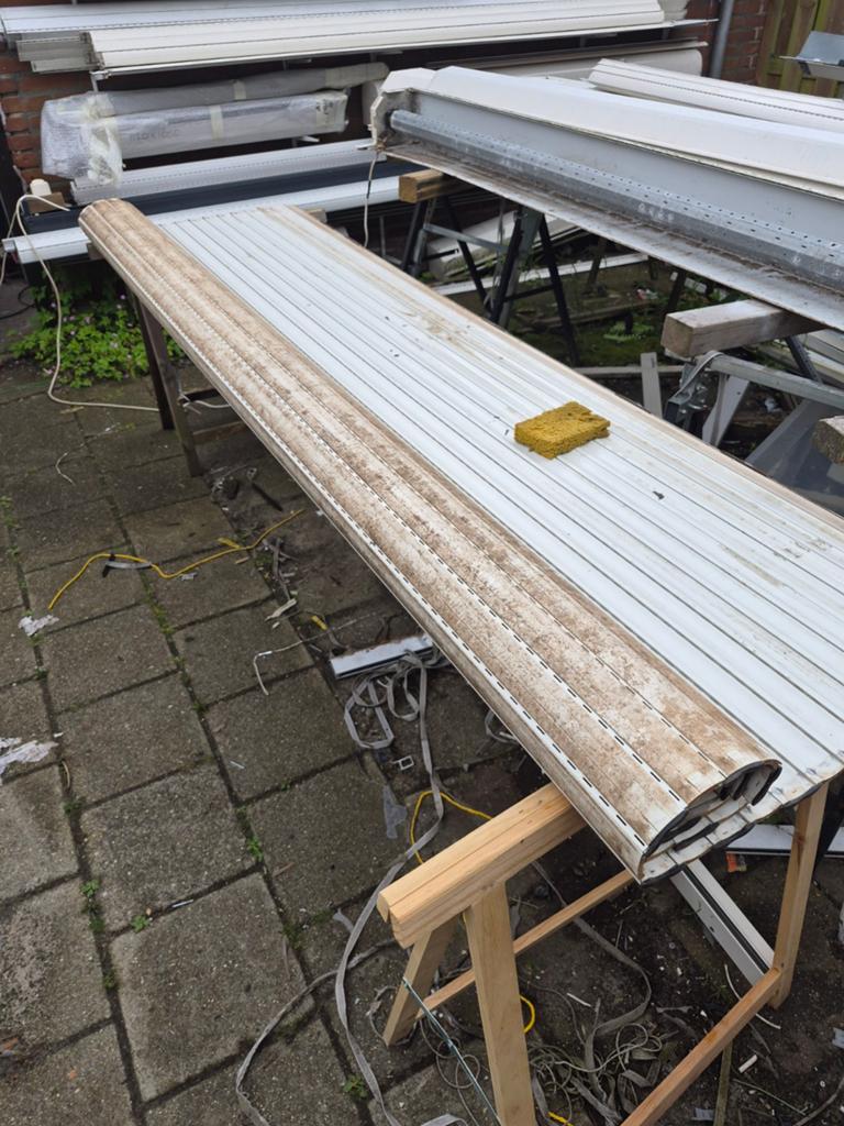 Elektrisch wit rolluik 248x153 cm, Somfy motor links, Gebruikt, Wit, Ophalen of Verzenden, 200 cm of meer