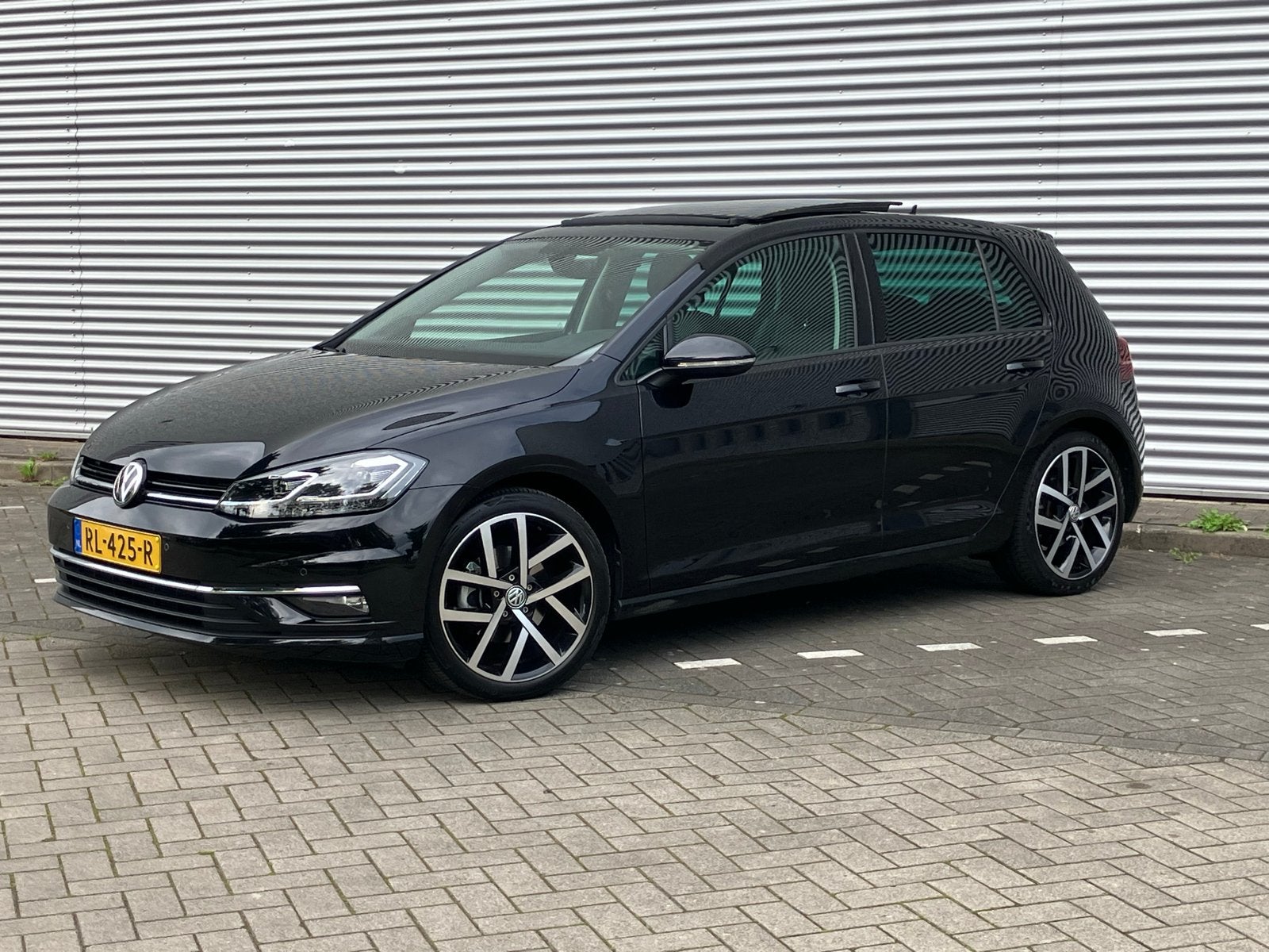 Volkswagen Golf 1.5 TSI 150pk 7-DSG 2018 Zwart NAP 87dkm Pan, 1498 cc, 4 cilinders, Zwart, Origineel Nederlands