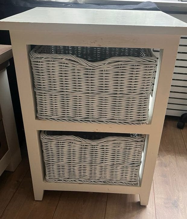 Crèmekleurig kastje met rieten manden, Ophalen, Gebruikt