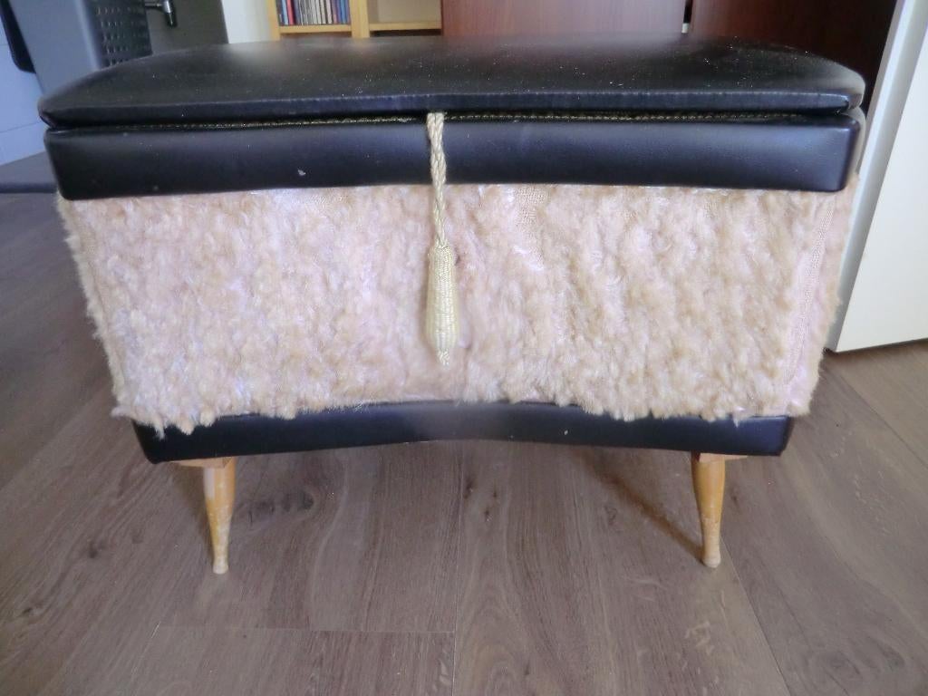 poef met opbergruimte tevens naaidoos, Ophalen, Gebruikt, Minder dan 50 cm, 50 tot 75 cm