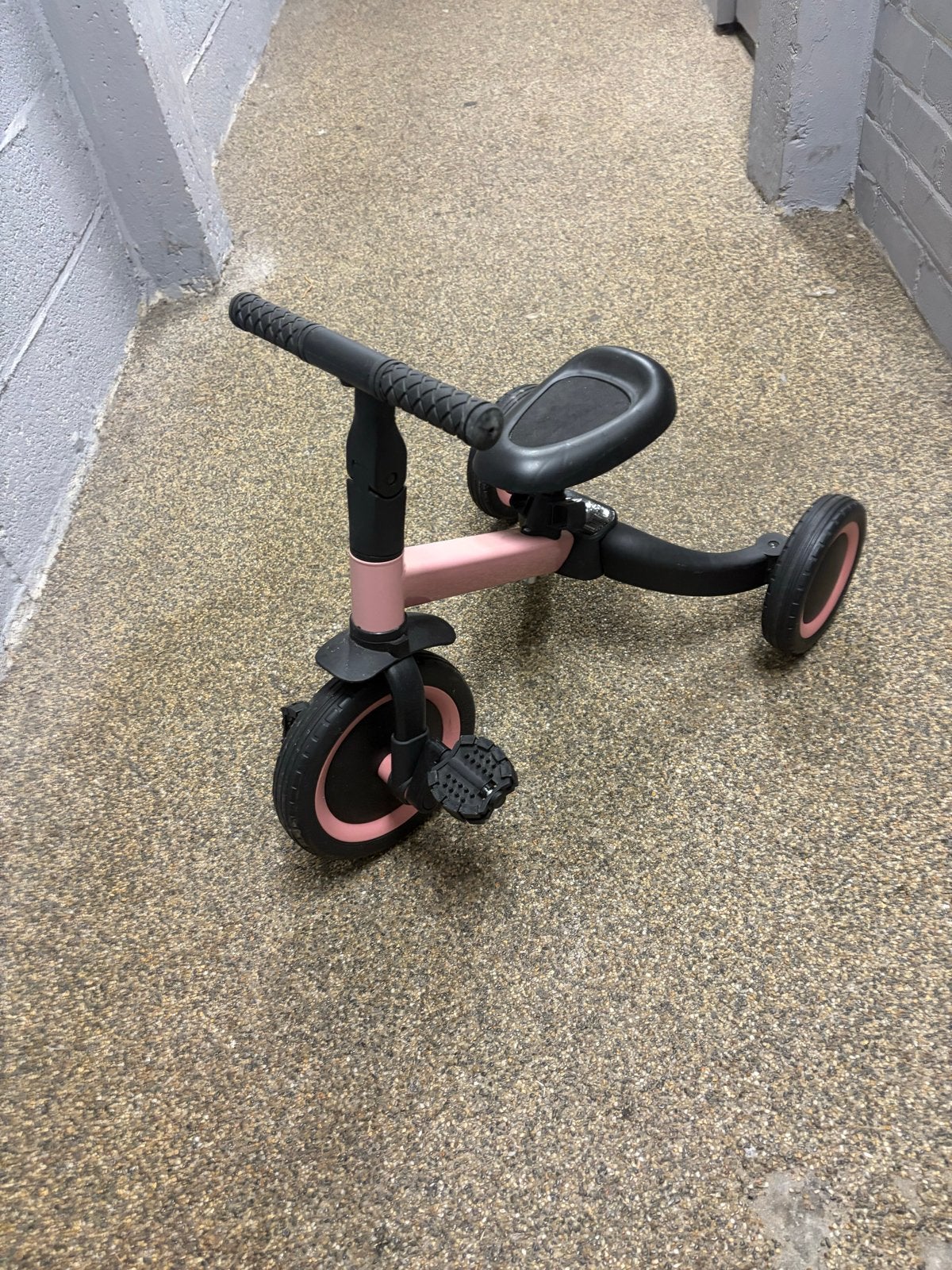 Roze Loopfiets Driewieler - Perfect voor de Kleintjes!, Ophalen, Zo goed als nieuw, Verstelbare zitting