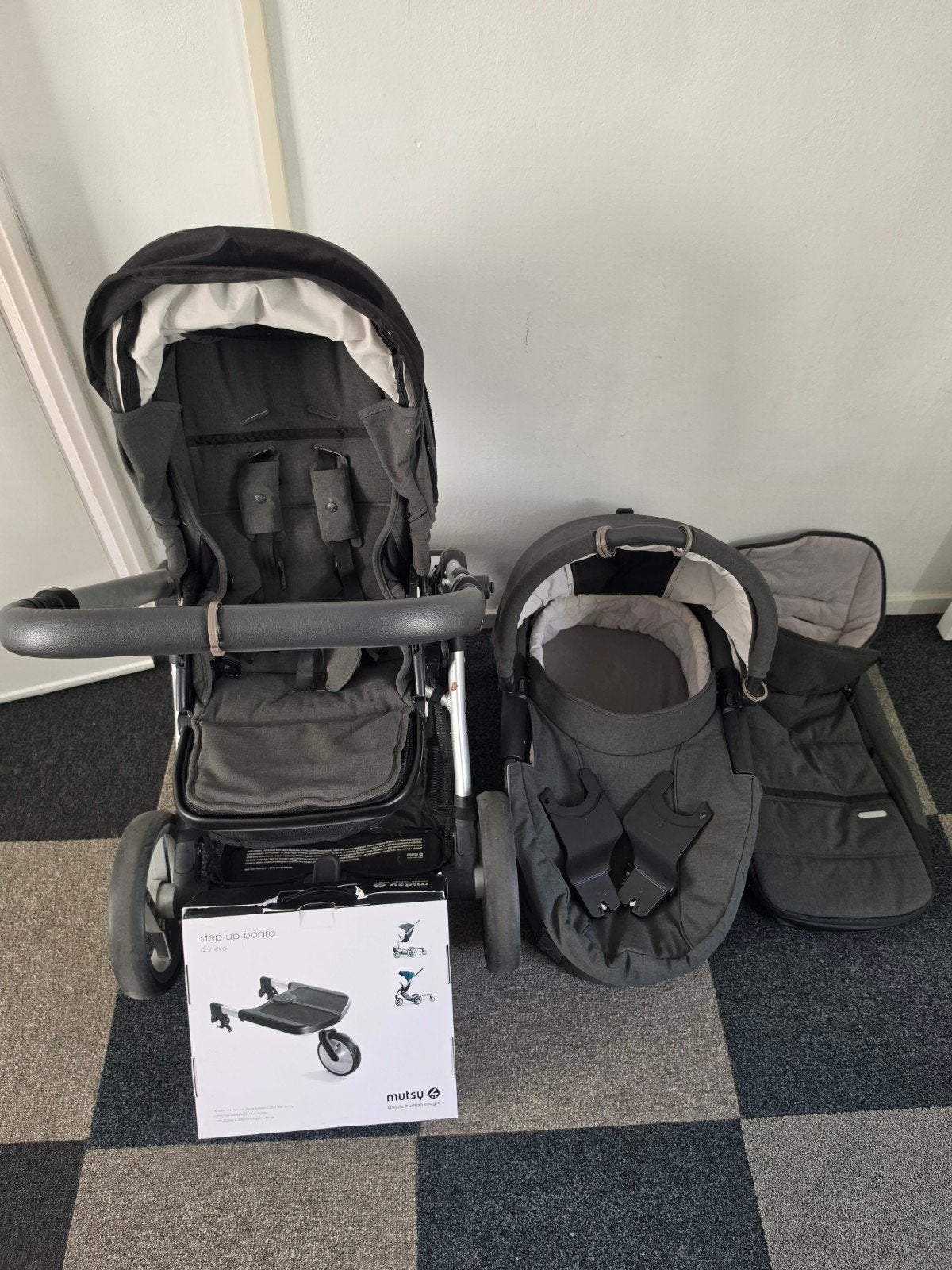Mutsy i2 / Evo Combi kinderwagen met meerijdplankje - Grijs, Ophalen, Mutsy