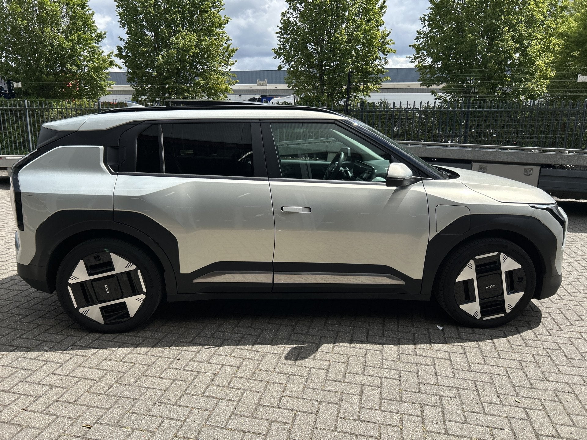 Kia EV3 Plus Advanced 81.4 kWh (bj 2025, automaat), Gebruikt, Zwart, Automatische klimaatregeling, Kia Top Selectie
