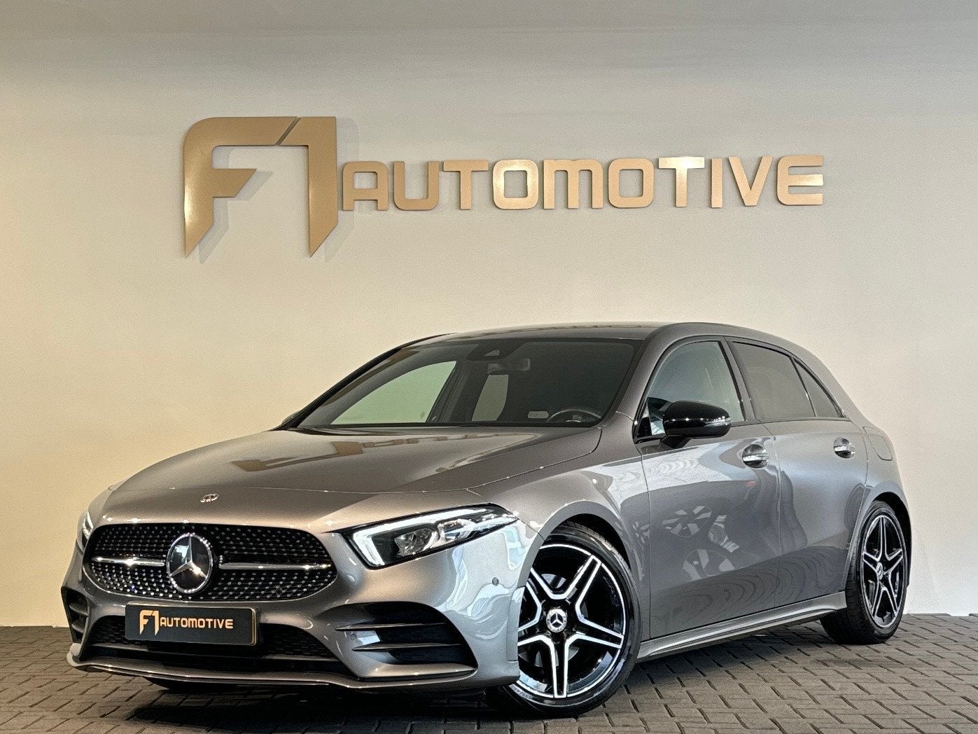 Mercedes-Benz A-klasse 180 Business Solution AMG Camera |Sfe, Auto's, 136 pk, Gebruikt, 4 cilinders, Alcantara