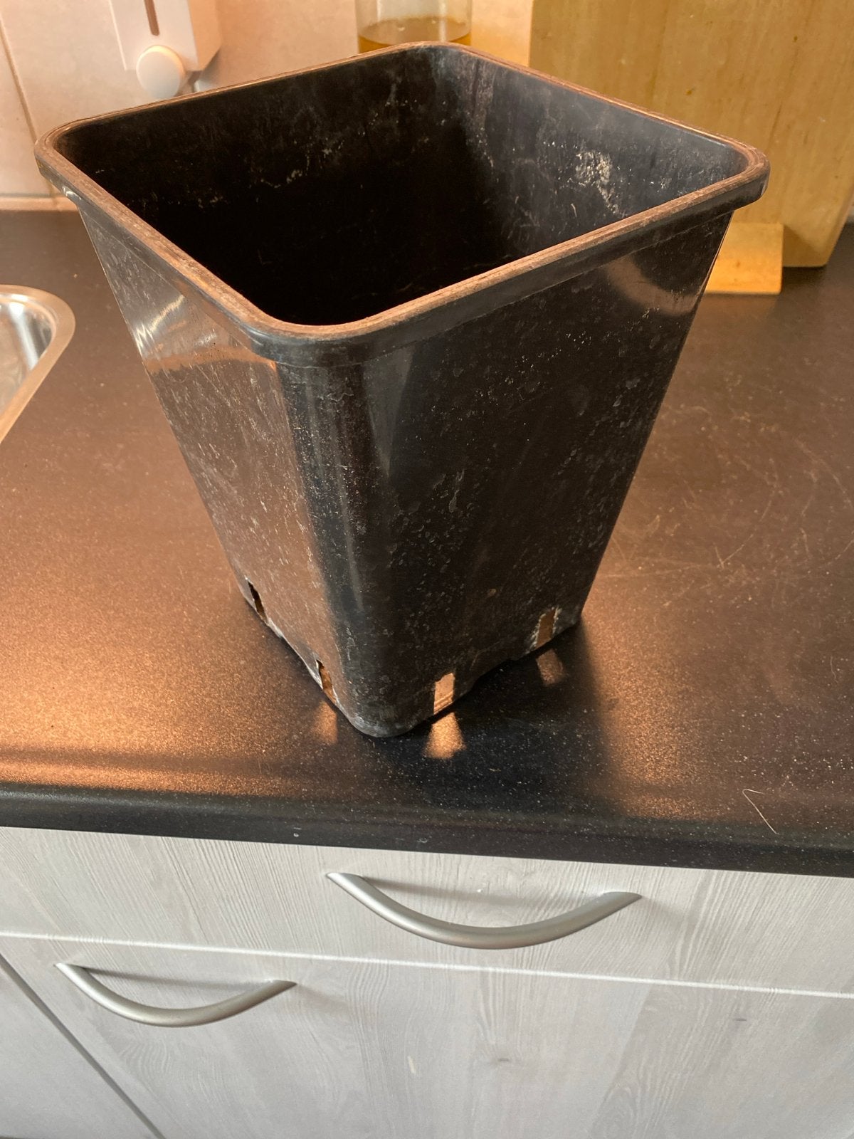 Gebruikte zwarte kunststof bloempot 34 stuks 5,7 liter, Kunststof, Minder dan 60 cm, Vierkant, Ophalen of Verzenden