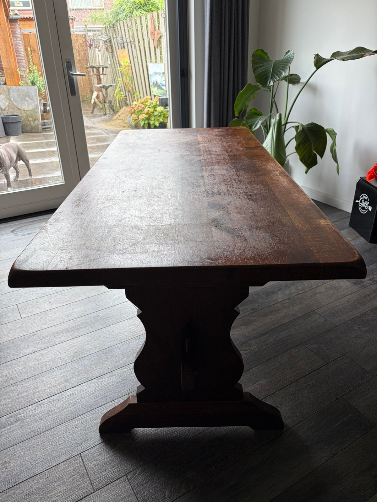 Massief eiken eettafel.