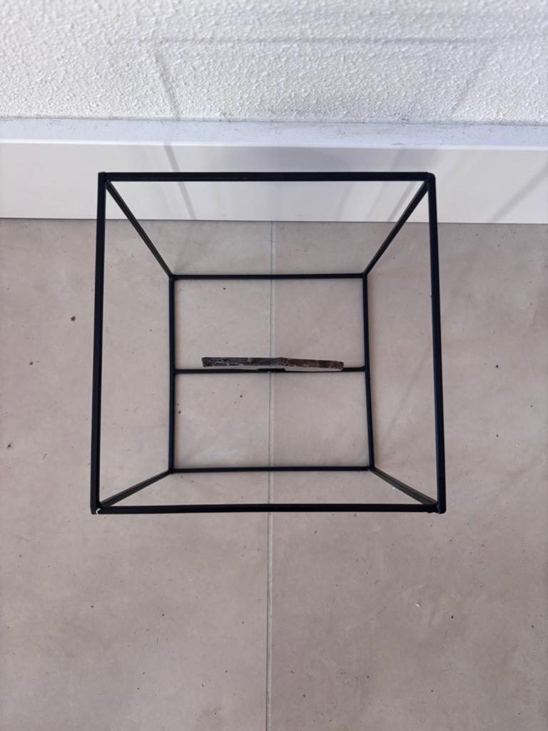 Decoratie kubus met stenen schijf 23 cm hoog, Ophalen, Zwart, Zo goed als nieuw, Metaal