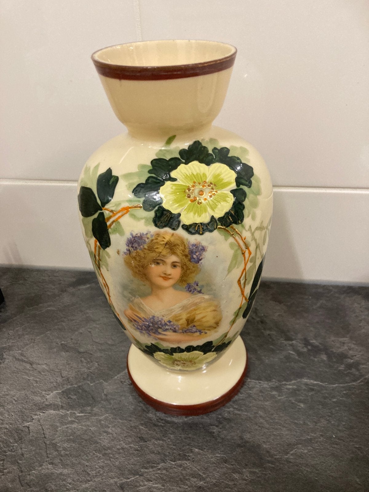 Antieke vaas met bloemen en portret van een dame, Ophalen of Verzenden