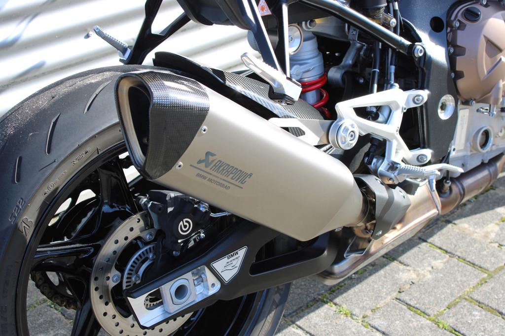 BMW S 1000 R | Akrapovic | Carbon | Nieuwstaat (bj 2023), Verkoop.motorrad@oostland-enschede.nl, Handvatverwarming, Spaansland 10
7543BG  ENSCHEDE, NL