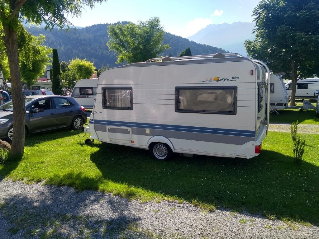 Nette Hobby caravan met voortent, Hobby, Dwarsbed, Treinzit, 750 - 1000 kg