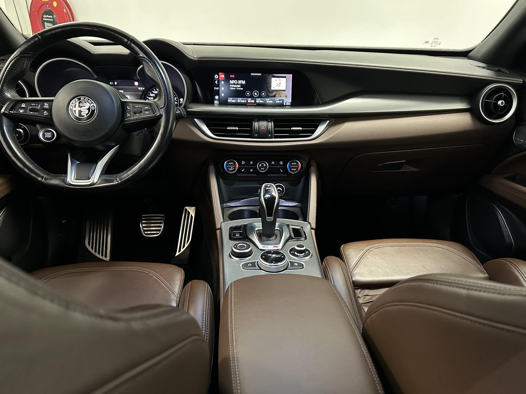 Alfa Romeo Stelvio 2.0 T AWD Veloce | Camera | Harman Kardon, Auto's, Automaat, 4 cilinders, Met garantie (alle), Bedrijf