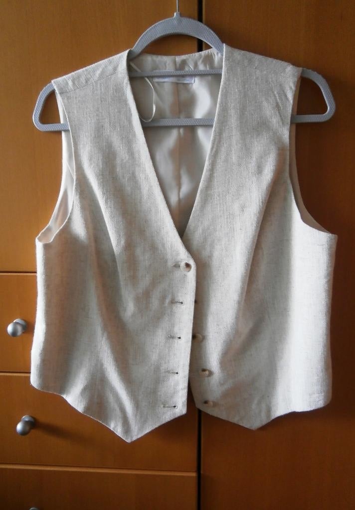 Mooi gilet mt L (licht beige) met knoopjes nieuw met voering, Primark Cares, Ophalen of Verzenden, Nieuw