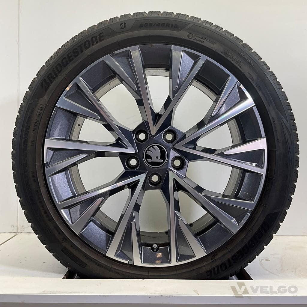 SKODA SUPERB IV. DOFIDA WINTERBANDEN SET 18 INCH ORIG, 18 inch, Gebruikt, Banden en Velgen, Info@velgo.nl
