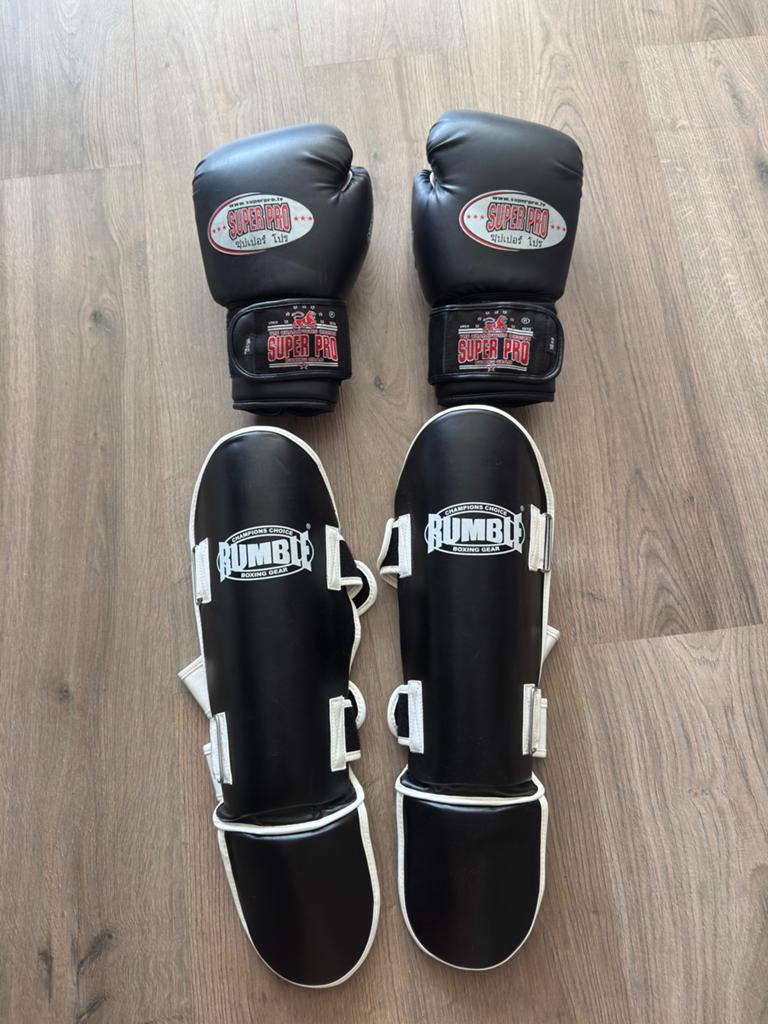 Boks beenbeschermers en handschoenen, Ophalen of Verzenden, Zo goed als nieuw, Bokshandschoenen