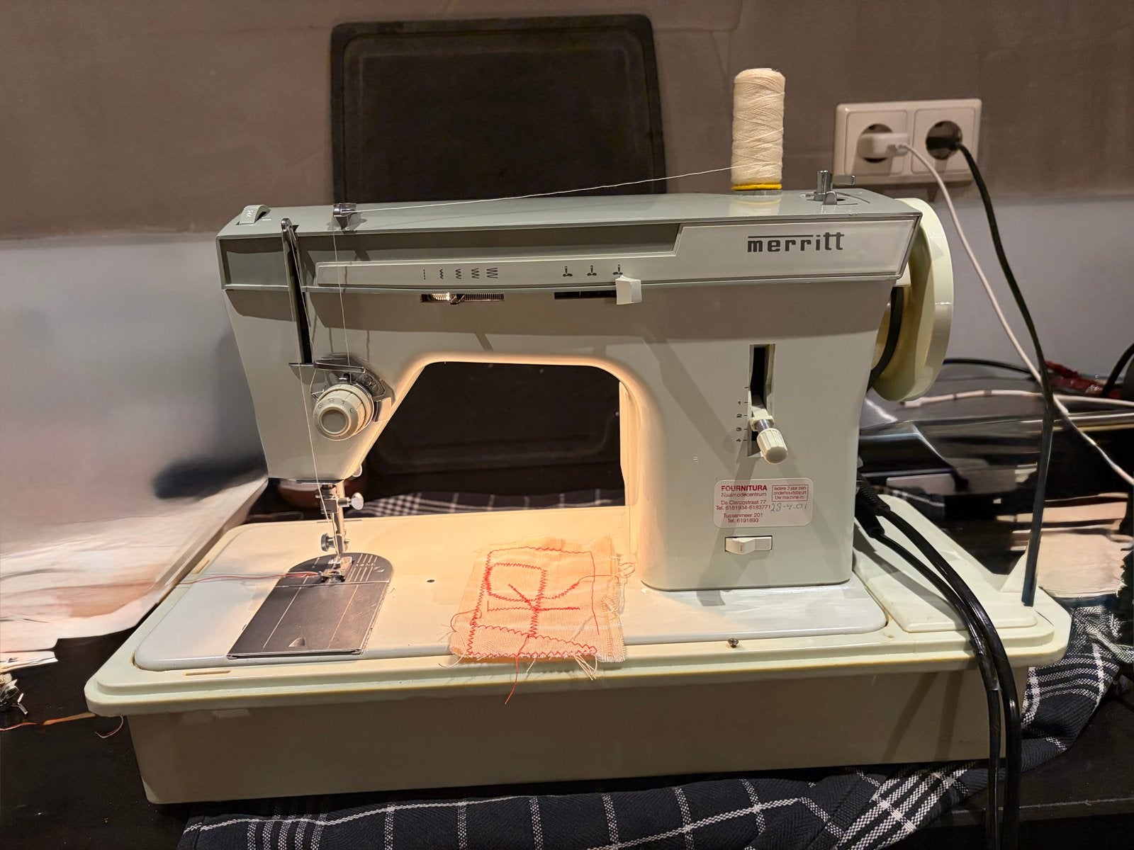 Werkende Merritt 167 naaimachine met nieuw pedaal, Ophalen, Gebruikt, Naaimachine, Singer
