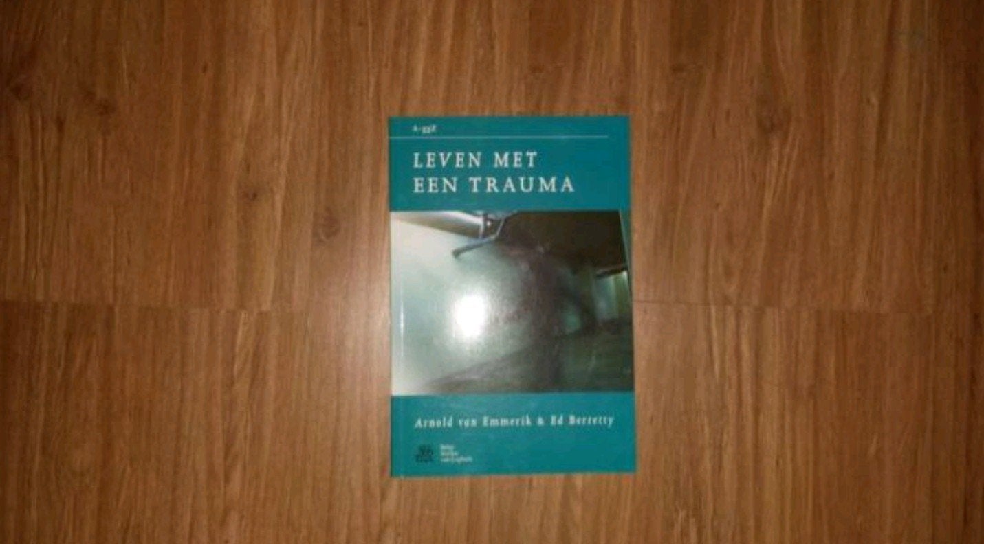 BOEK LEVEN MET EEN TRAUMA, Ophalen of Verzenden, Nieuw
