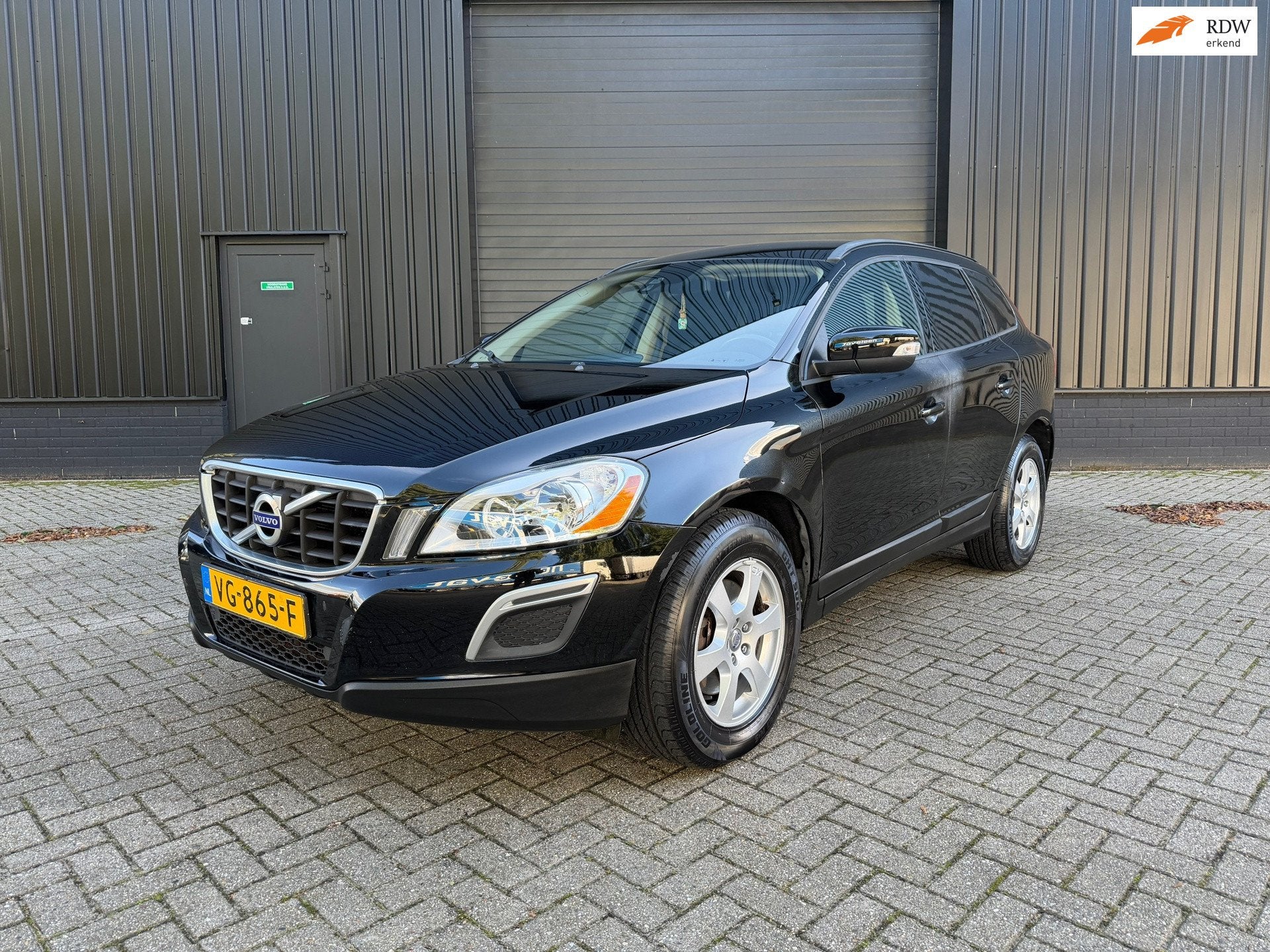 Volvo XC60 2.4 D5 Momentum AUT NW APK GRIJS KENTEKEN, Auto's, 1780 kg, Gebruikt, 163 pk, Bedrijf