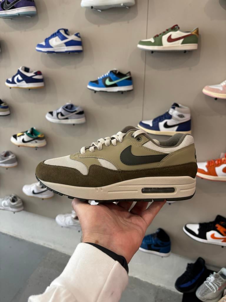 Nike Air Max 1 Medium Olive - Maat 40,5 - Licht Gebruikt, D, Overige kleuren, Ophalen of Verzenden, Sneakers of Gympen