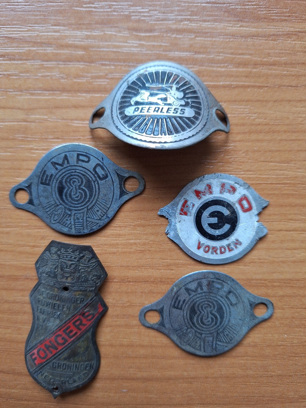 5x Balhoofdplaatje spatbordplaatjes: Peerless, Empo, Fongers, Fietsen en Brommers, Fietsen | Oldtimers, Ophalen of Verzenden, Peerless, Empo, Fongers