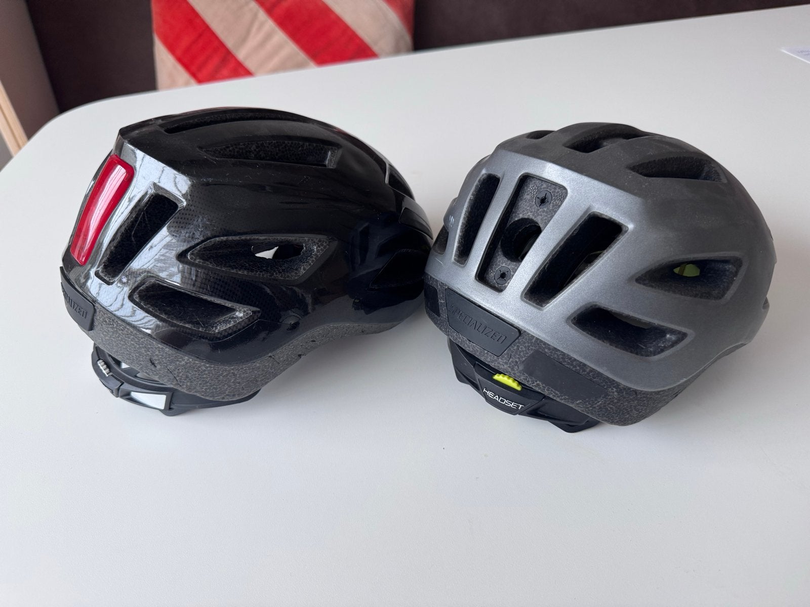 Twee Specialized MTB kinderhelmen (50-55cm & 52-, Fietsen en Brommers, Fietsaccessoires | Fietshelmen, Ophalen, Gebruikt, Overige maten