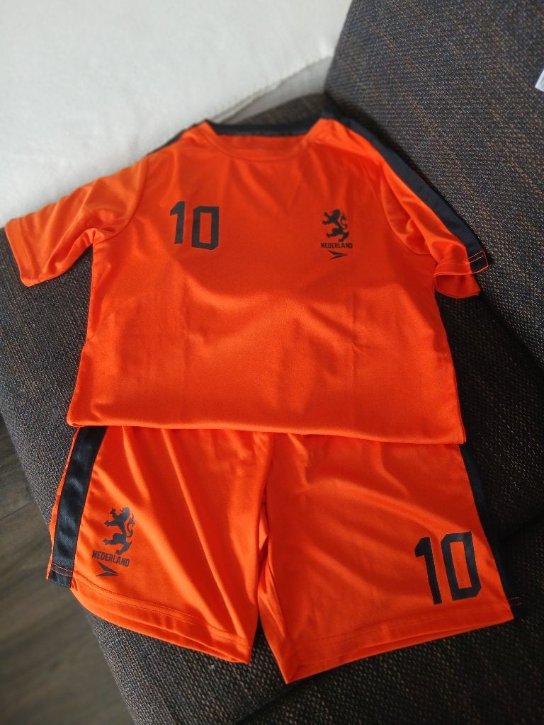 Sportpakje tenue oranje nr. 10 Memphis kind, Ophalen, Zo goed als nieuw, Maat 164
