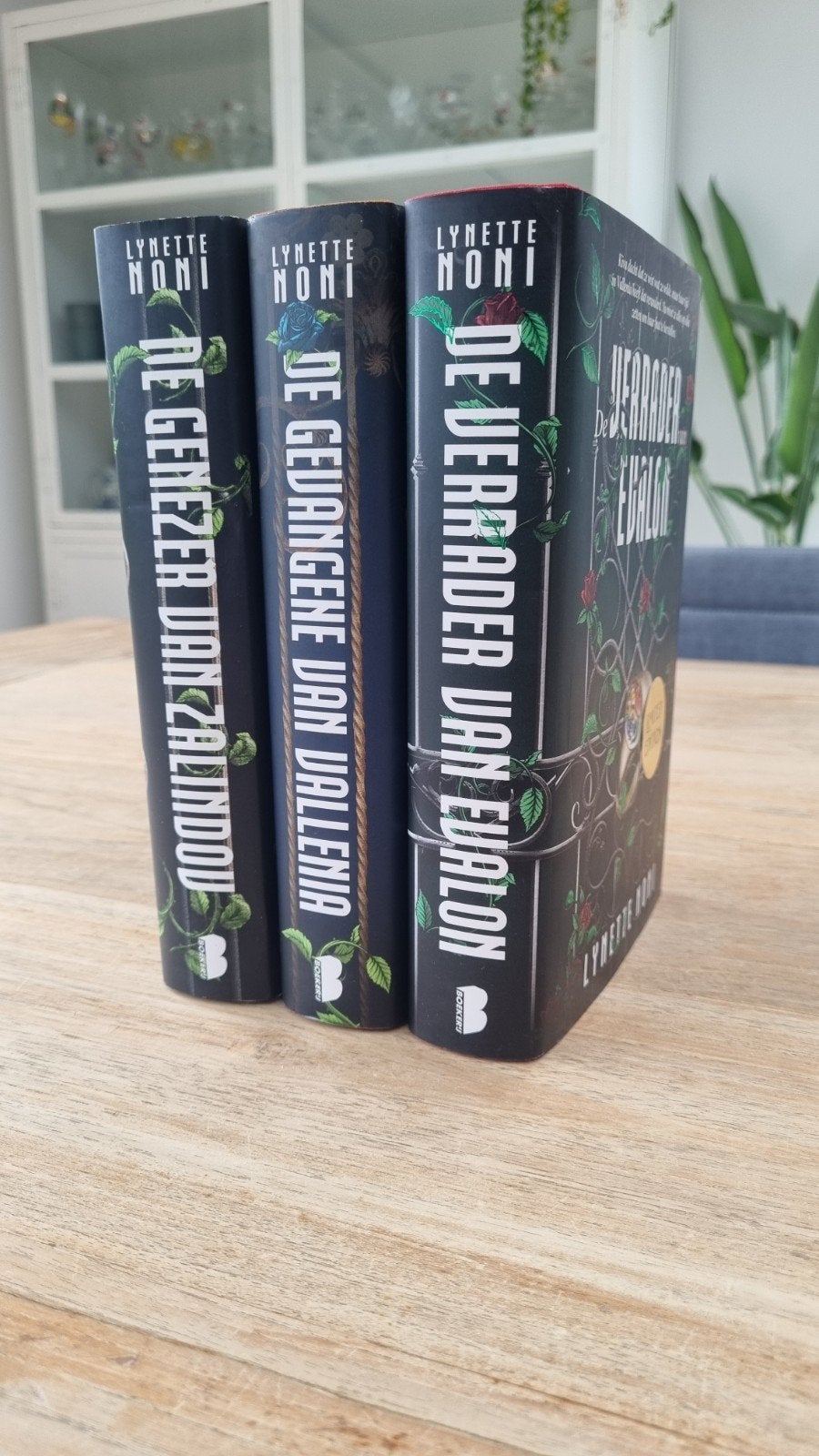 De Medoran Chronicles - Lynette Noni (Limited Edition), Boeken, Fantasy, Ophalen of Verzenden, Zo goed als nieuw, Lynette Noni