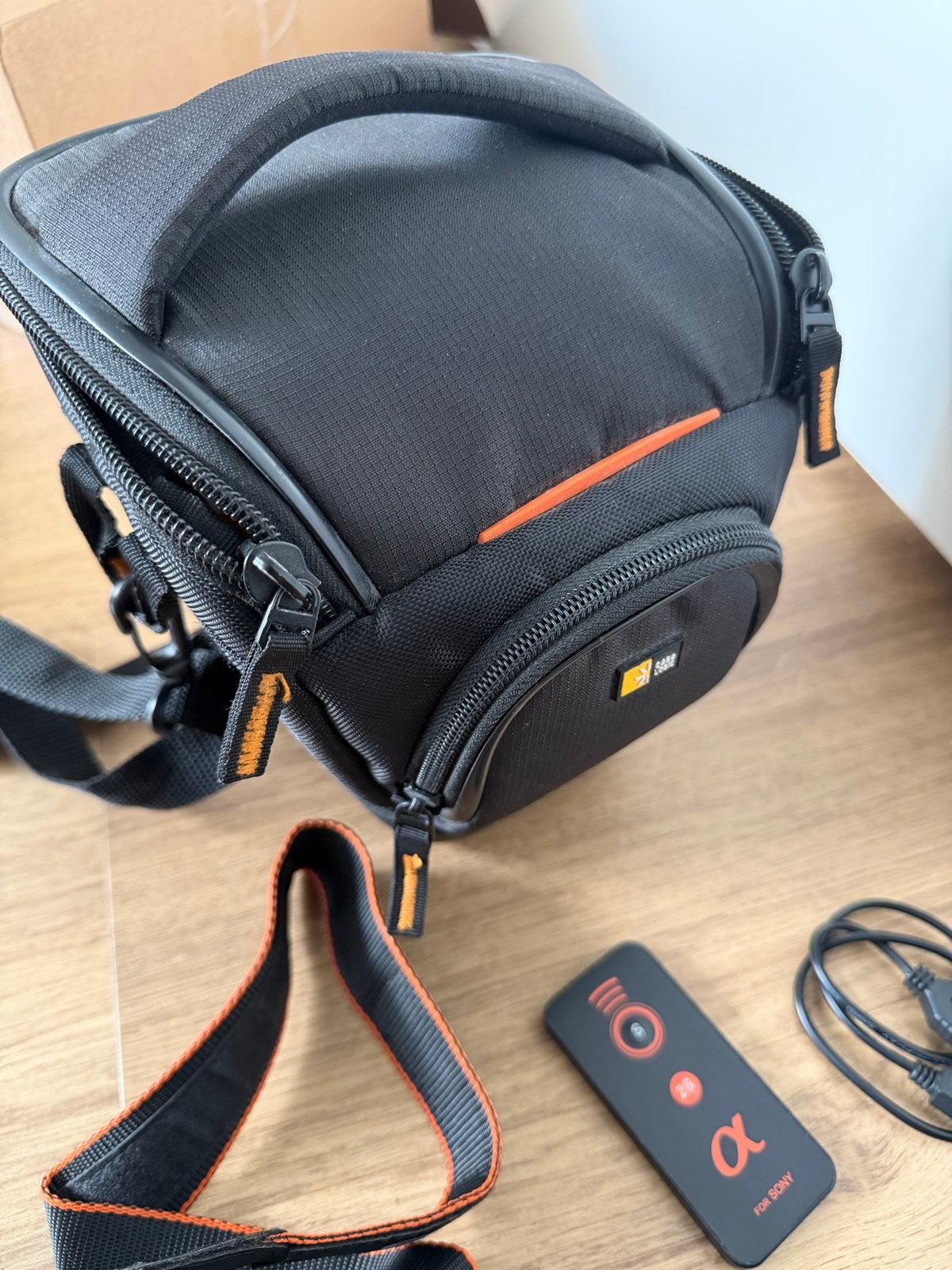 Sony Alpha A55V +GPS met 3 accu's en lensfilters, Ophalen, Gebruikt, Spiegelreflex, Kantelbaar/draaibaar scherm