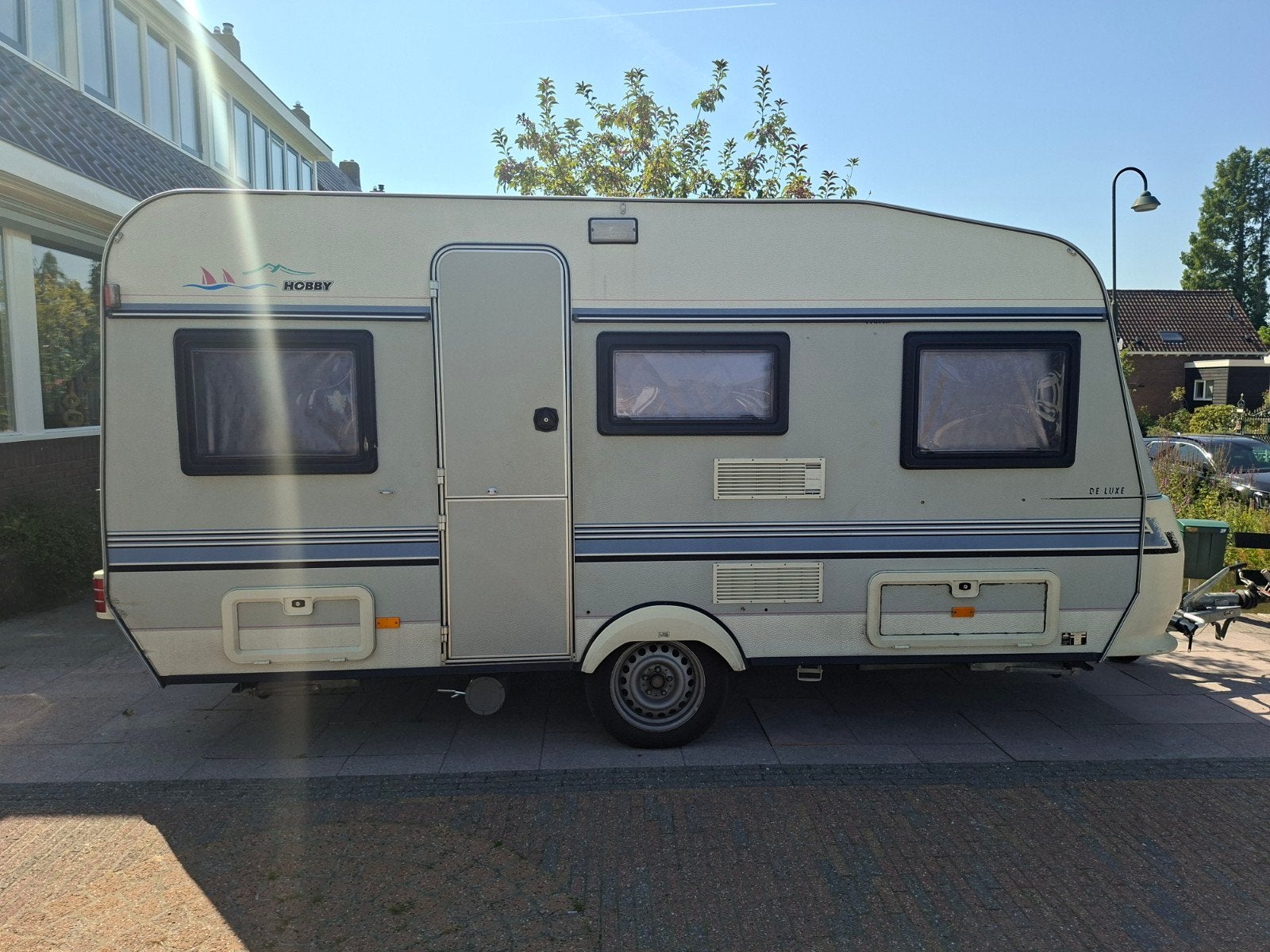 Hobby De Luxe Caravan met stapelbed en fietsenrek, Standaardzit, 750 - 1000 kg, Particulier, Koelkast