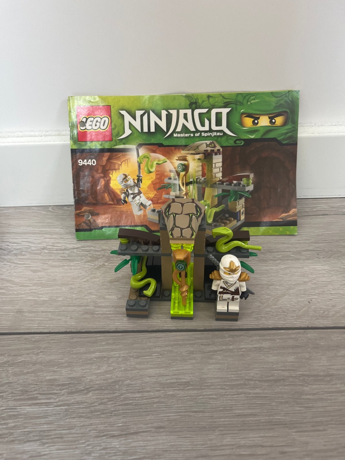 Lego Ninjago 9440 Venomari Shrine met minifiguur, Kinderen en Baby's, Speelgoed | Duplo en Lego, Gebruikt, Lego, Ophalen of Verzenden