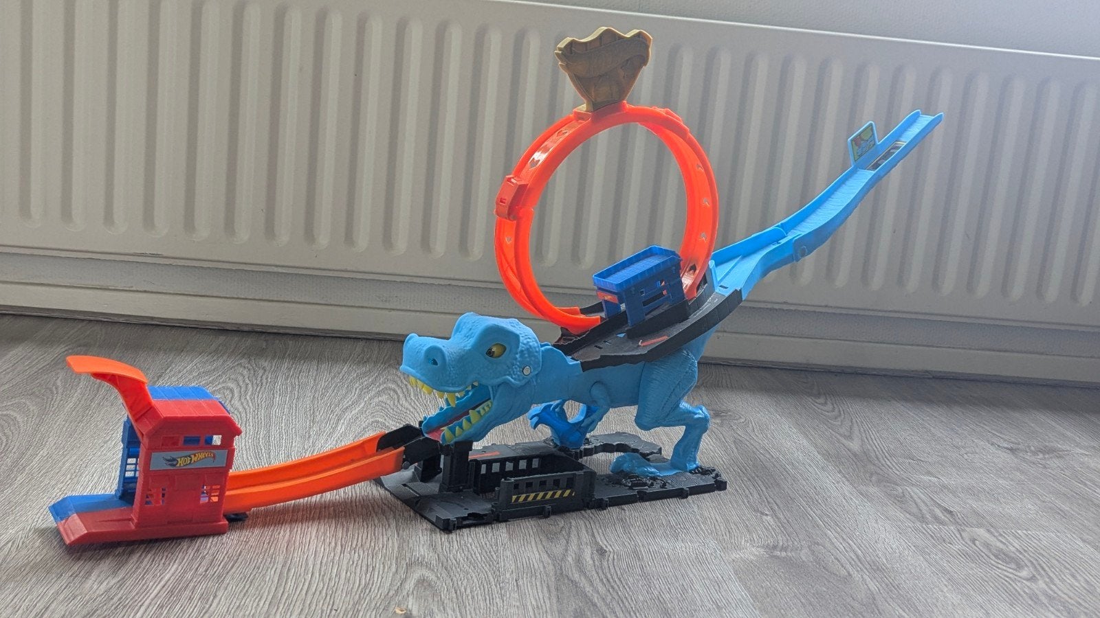 Hot Wheels Blauwe T-Rex Dinosaurus Racebaan met Looping, Ophalen of Verzenden, Zo goed als nieuw, Hot Wheels, Met looping