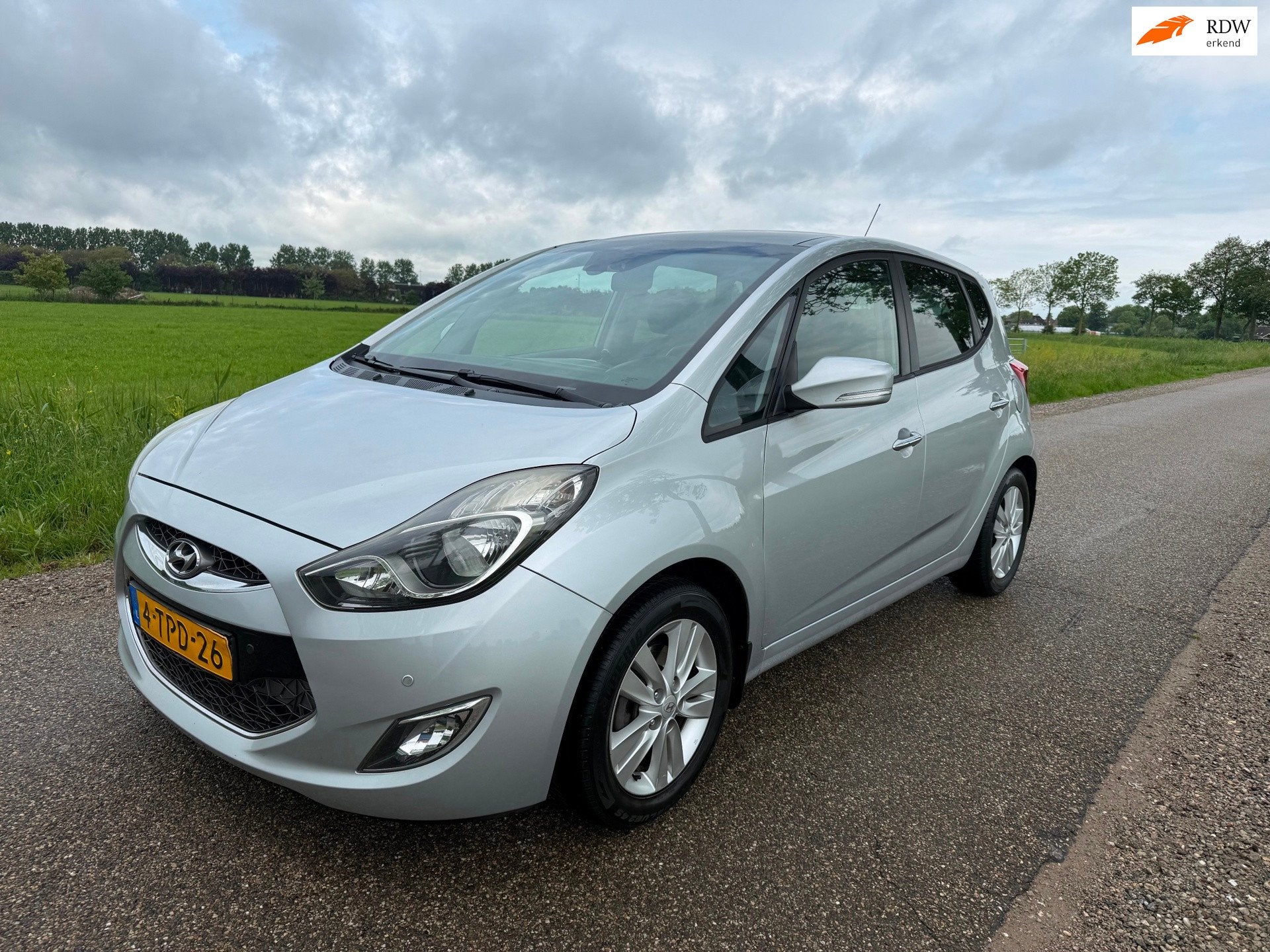 Hyundai Ix20 1.6i i-Catcher Automaat/Panoramadak/Leder/Trekh, Auto's, Hyundai, Euro 5, 4 cilinders, Leder, Bedrijf