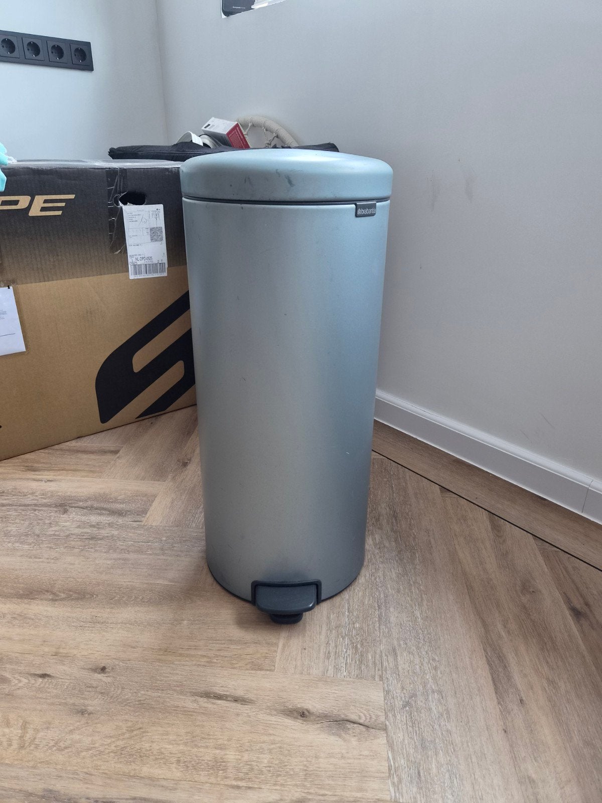 Brabantia prullenbak metallic mint 30 liter, Ophalen, Gebruikt, Met pedaal, 50 tot 75 cm