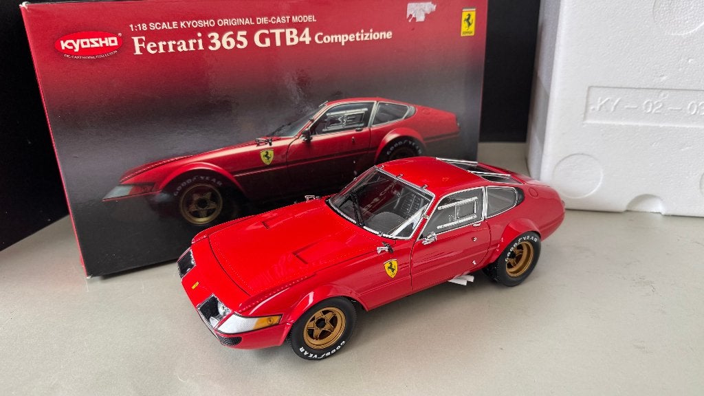 Ferrari365 GTB4 Daytona competizione plain body Kyosho, Ophalen of Verzenden, Zo goed als nieuw, Auto, Kyosho