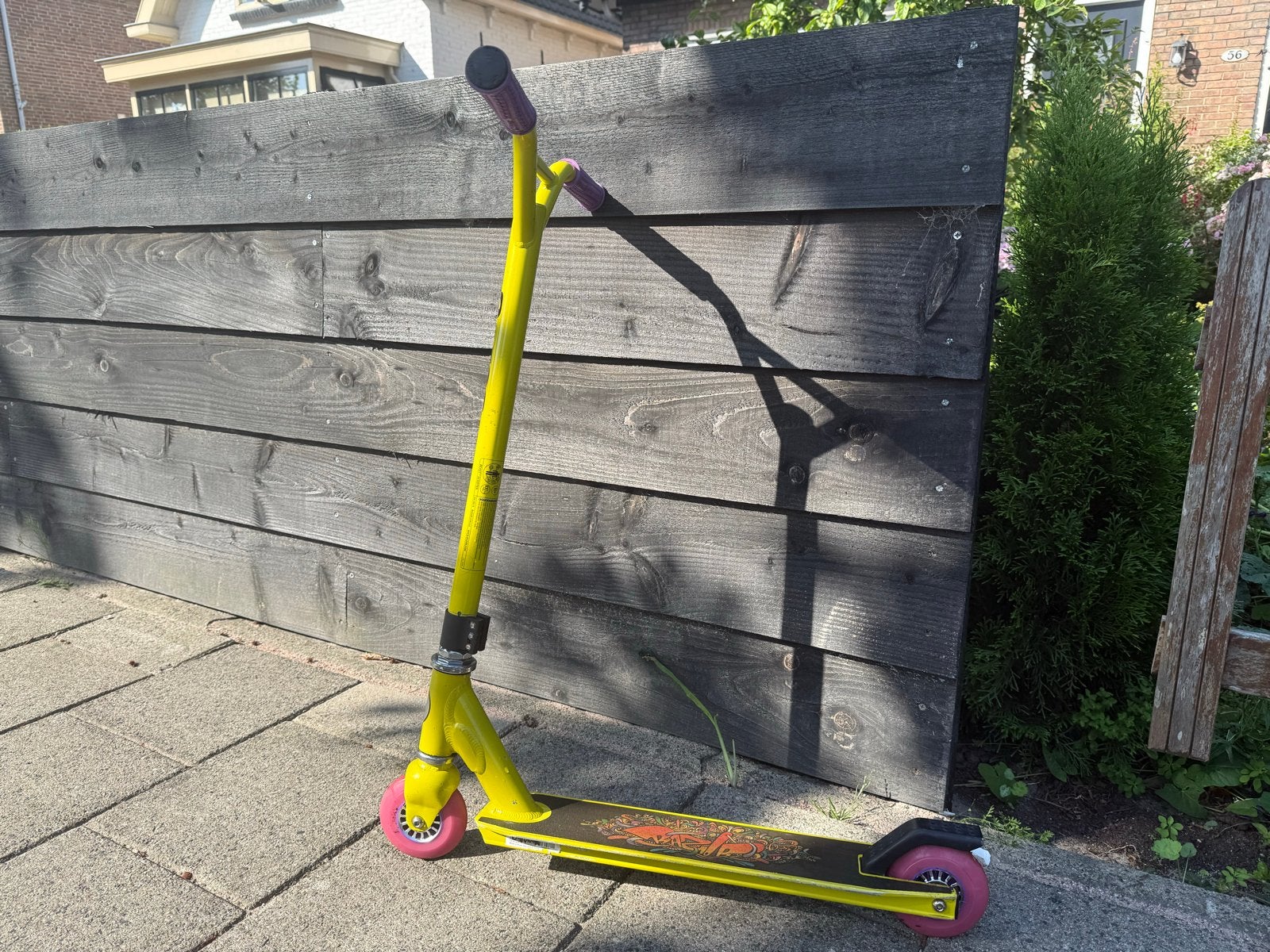 Razor Stuntstep kind Geel met Roze Wielen, Fietsen en Brommers, Steps, Ophalen, Gebruikt, Gewone step