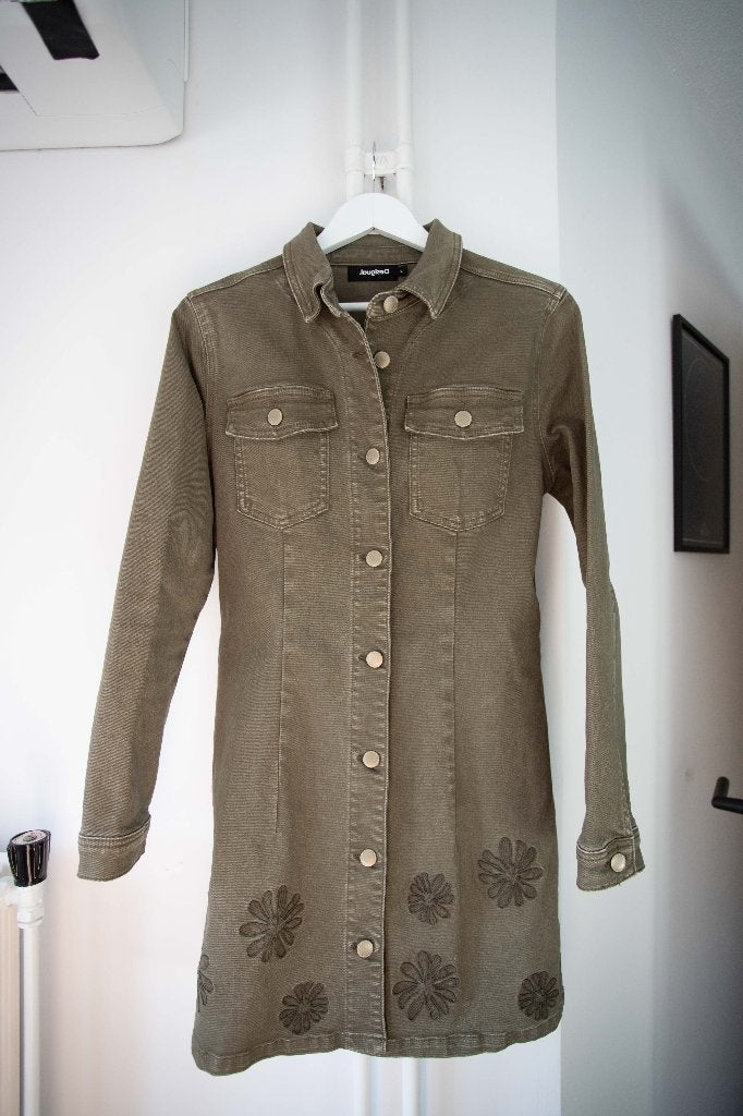 Kaki groene spijkerjurk geborduurde bloemen Desigual maat L, Kleding | Dames, Maat 42/44 (L), Ophalen of Verzenden, Zo goed als nieuw