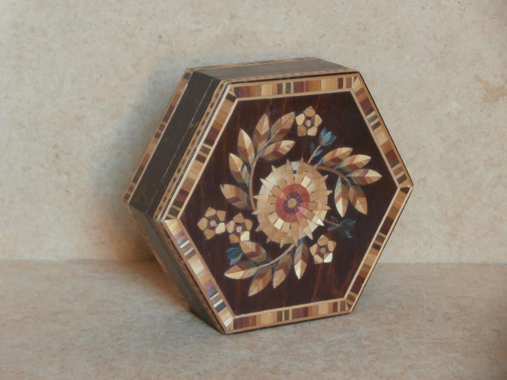 Houten kistje hexagon mozaik ingelegd sieradenkistje zeshoek, Antiek en Kunst, Ophalen of Verzenden