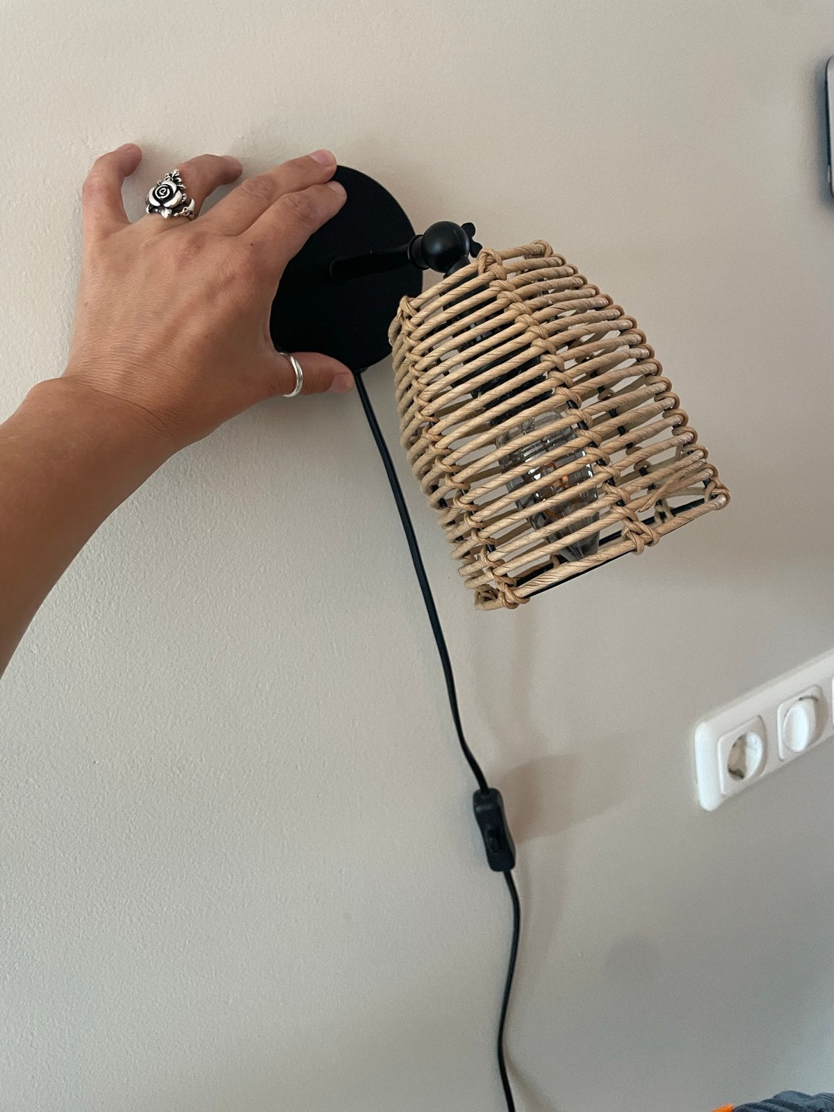 Wandlamp met rotan kap - Zwart/Naturel, Huis en Inrichting, Lampen | Wandlampen, Ophalen, Met snoer/stekker, Gebruikt, Zwart